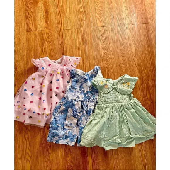3 babygirl dresses size 6-9 months - Picture 1 of 12